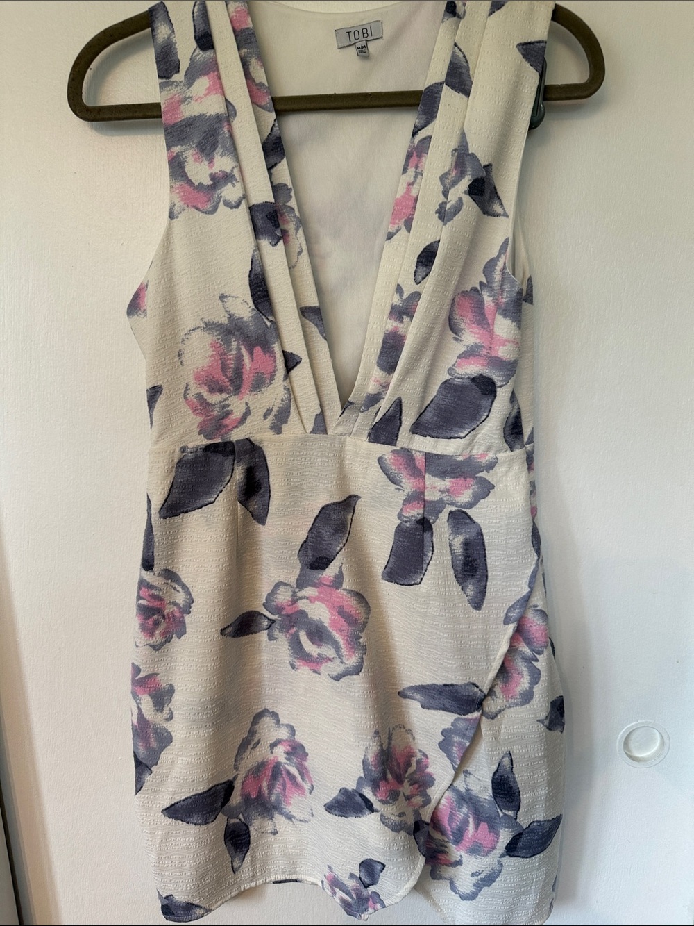 TOBI Cream Floral Deep V-Neck Sleeveless Dress Size Medium - Picture 3 of 9